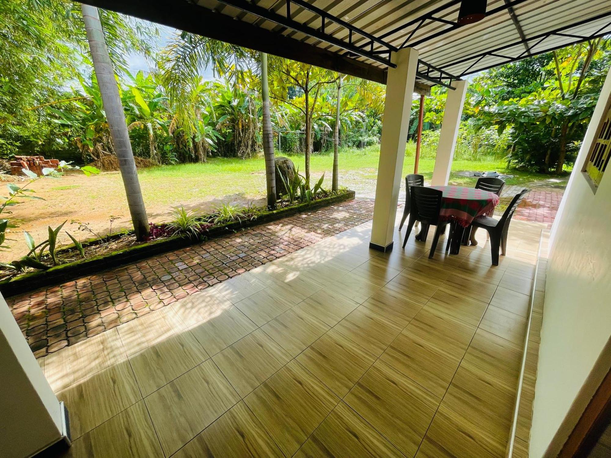Tishan Holiday Resort Polonnaruwa Rum bild
