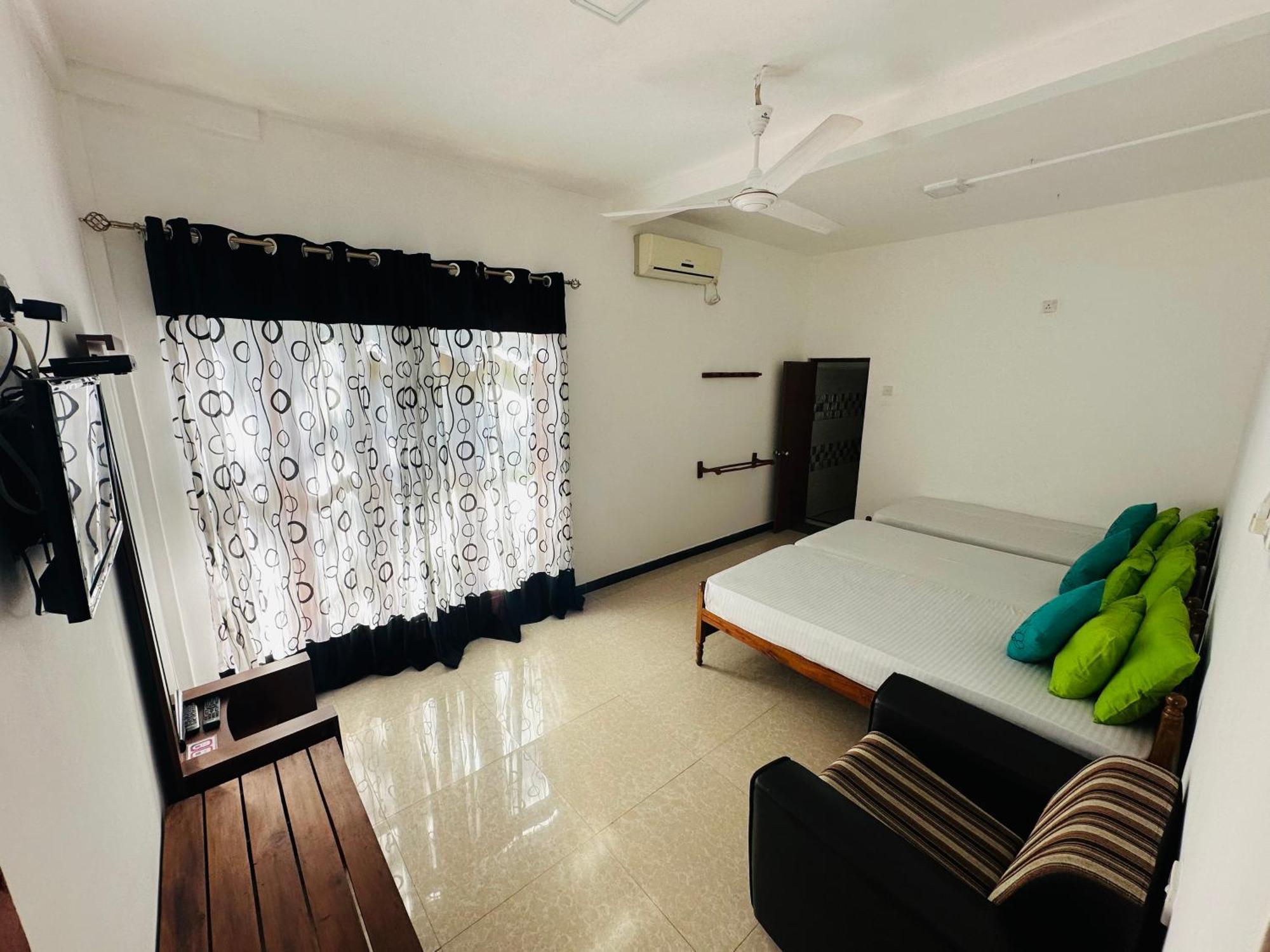 Tishan Holiday Resort Polonnaruwa Rum bild